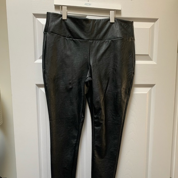 Kendall and Kylie faux leather leggings - Picture 1 of 4